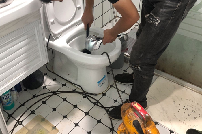 五营马桶堵塞自己疏通还是找师傅?专业上门服务让你省时更省心