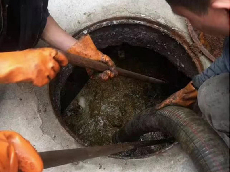 五营清理化粪池时如何避免沼气的危害?